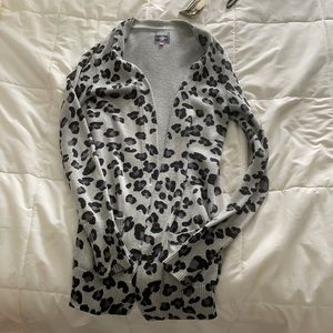 Black and gray cheetah print